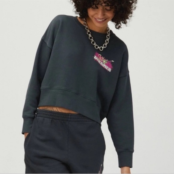 Daydreamer Guitar Shop Shrunken
Crew cropped sweatshirt size Medium - Picture 11 of 11